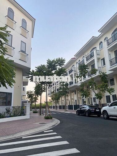 [CHO THUÊ] SHOPHOUSE SENTURIA NAM SÀI GÒN Bàn giao thô – 180M² Sử dụng