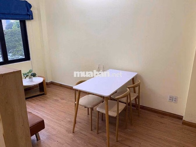 CHO THUÊ CHDV 2PN VIEW BỜ KÈ HOÀNG SA- QUẬN 1. Ở 3-4 NGƯỜI THOẢI MÁI
