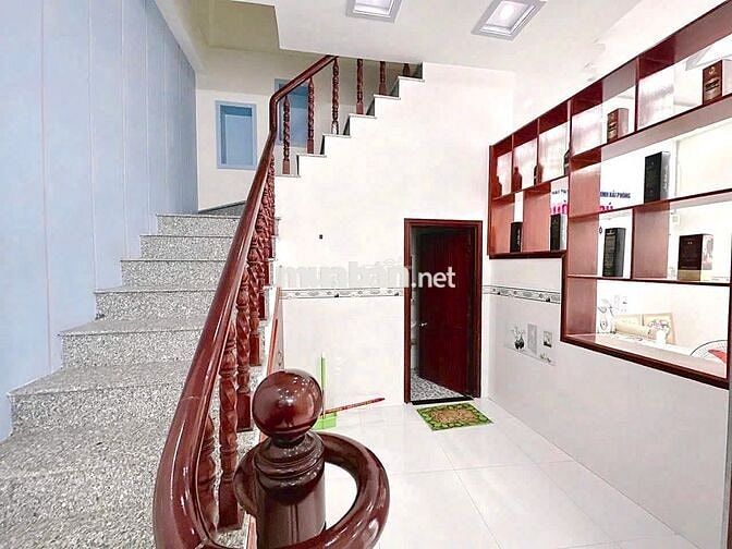 Nhà trệt lầu 2PN có nội thất góc KDC Hồng Phát 8,5 triệu