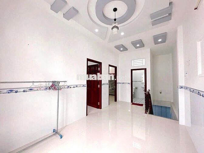 Nhà trệt lầu 2PN có nội thất góc KDC Hồng Phát 8,5 triệu