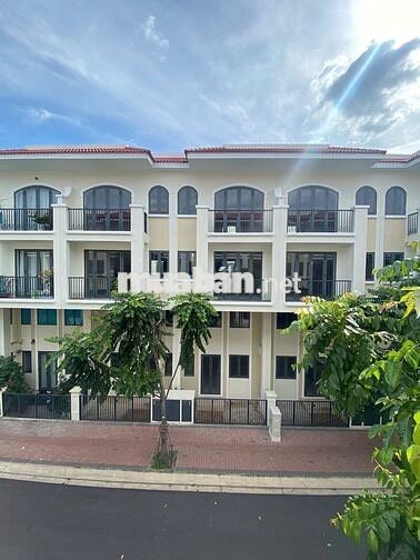 [CHO THUÊ] SHOPHOUSE SENTURIA NAM SÀI GÒN Bàn giao thô – 180M² Sử dụng