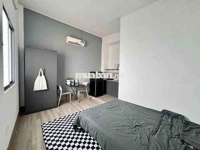 STUDIO FULL NỘI THẤT, CỬA SỔ TRỜI THOÁNG NGAY ,GẦN CV GIA DINH