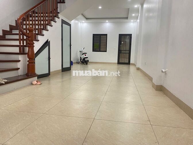 Cho thuê văn phòng tầng 1-2, Vạn Phúc, 90 m2, 2 phòng, đường rộng