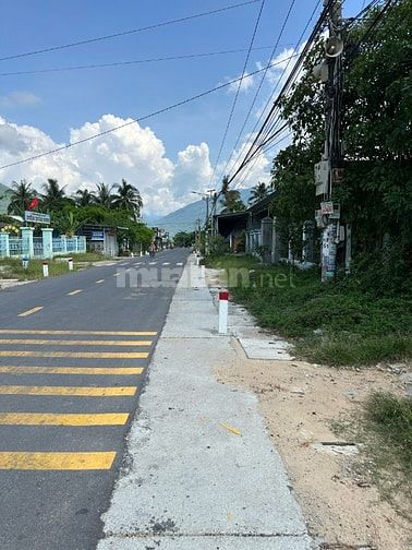 Bán 875,6 m2 đất Xuân Ninh - Vạn Hưng, Khánh Hòa. Có 60m2 đất ở.