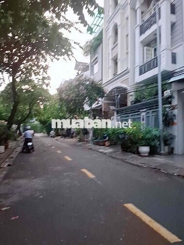 phòng cho thuê DT 20n2 đường hồ thành biên p4-Q8