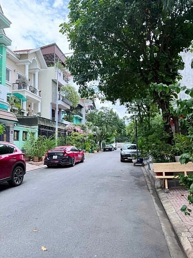 CHO THUÊ BIỆT THỰ KHU GIGAMALL- ĐƯỜNG 25- 1 TRỆT 2 LẦU ST, 5PN, 32TR.