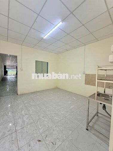 Nhà trệt trống suốt mặt tiền đường Võ Văn Kiệt 5 triệu