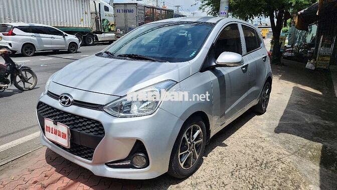 Hyundai Grand i10 Số sàn 5 chỗ Bạc