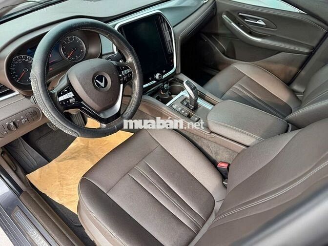VinFast Lux A 2.0 Base 2019 Xám
