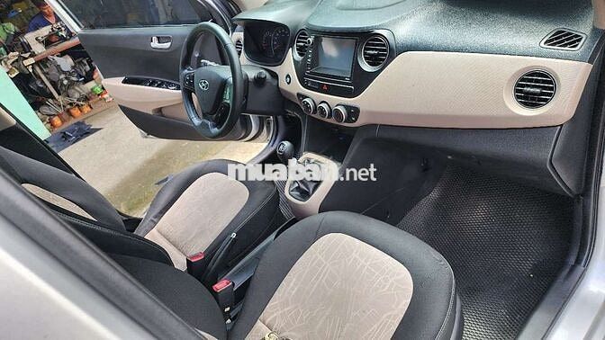 Hyundai Grand i10 Số sàn 5 chỗ Bạc