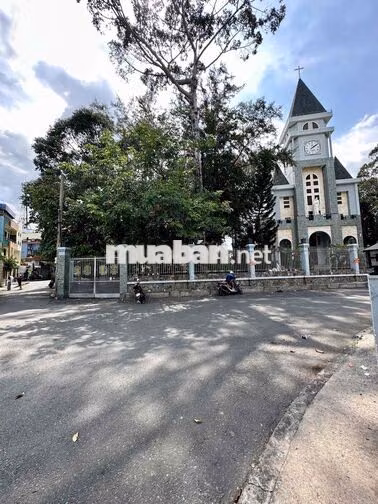 1 NGÔI NHÀ ĐẸP HIỆN ĐẠI - KHU VỰC SỐNG GIÓ MÁT - Ô TÔ ĐỔ CỬA 50M2 .