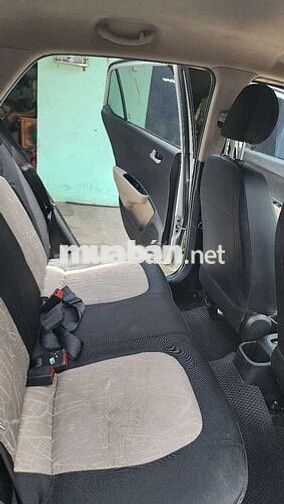 Hyundai Grand i10 Số sàn 5 chỗ Bạc