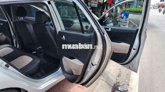 Hyundai Grand i10 Số sàn 5 chỗ Bạc