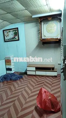 cho thuê phòng trên tầng 3 có cầu thang riêng thoáng mát