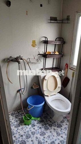 cho thuê phòng trên tầng 3 có cầu thang riêng thoáng mát