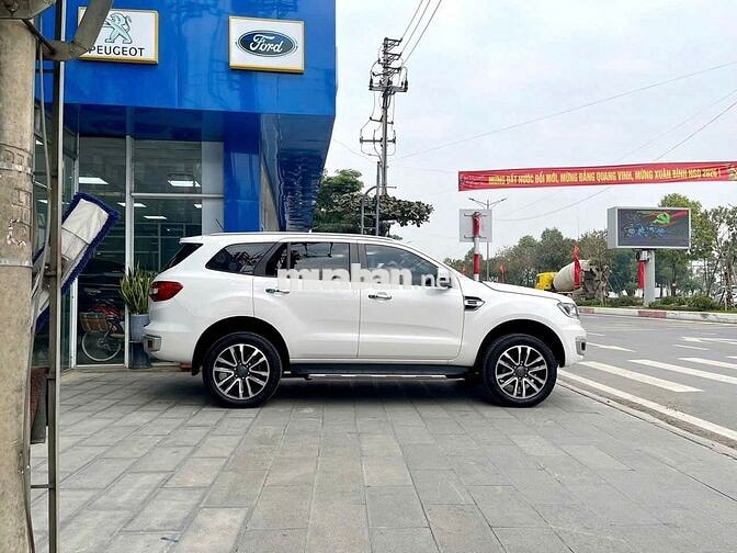 Xe Ford Everest Titanium 2.0L 4x2 AT 2021