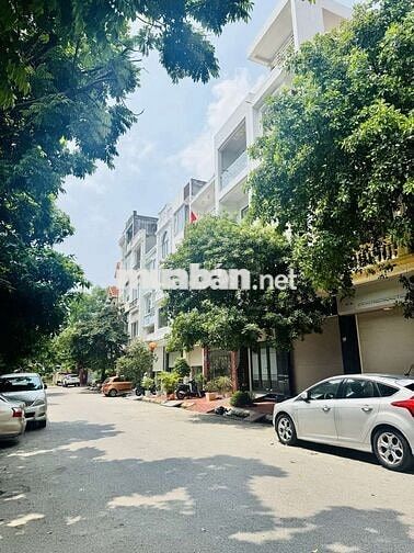 Cho thuê nhà tại lô 27 Lê Hồng Phong .Giá thuê 11 tr/ tháng 