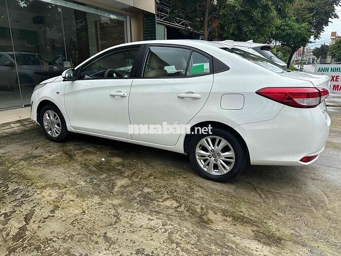 Toyota Vios Trắng Số sàn 5 chỗ