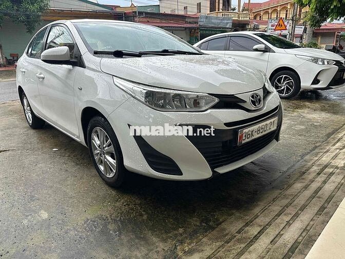 Toyota Vios Trắng Số sàn 5 chỗ