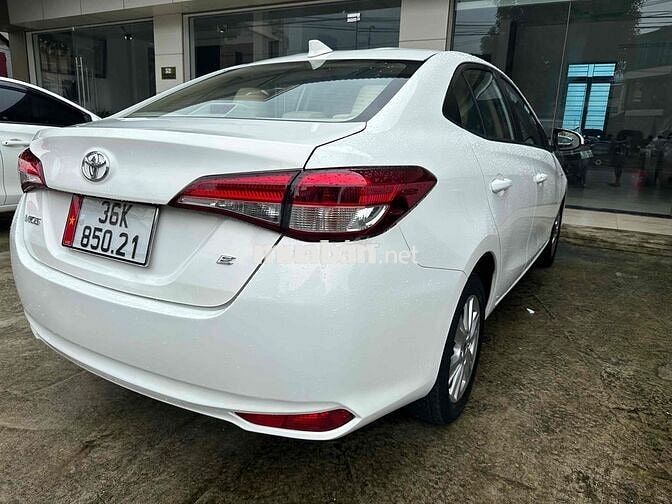 Toyota Vios Trắng Số sàn 5 chỗ