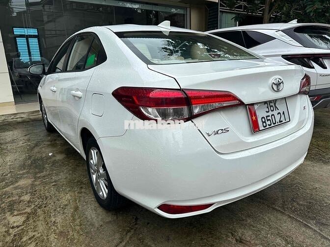 Toyota Vios Trắng Số sàn 5 chỗ