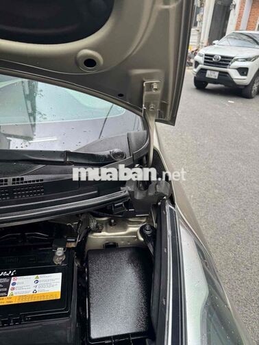 Kia Rondo Vàng cát 7 chỗ