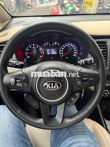 Kia Rondo Vàng cát 7 chỗ
