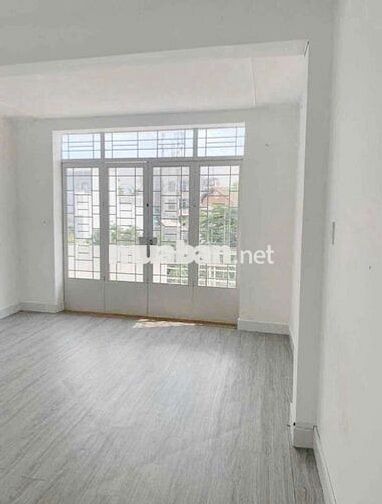 NHÀ MỚI, ÔTÔ có thể đậu trước cửa). 3pn, 3wc. BT 