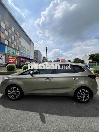 Kia Rondo Vàng cát 7 chỗ