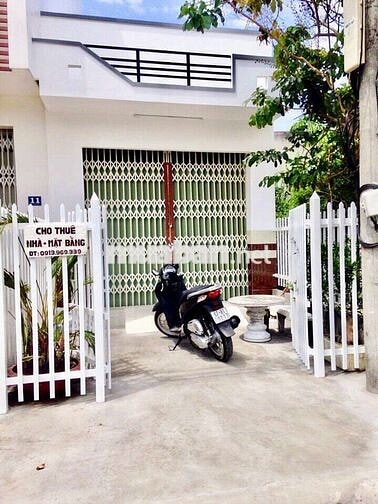 cho thuê nhà mặt tiền ngay ngã tư đường Lạc Long Quân - Lý bôn 