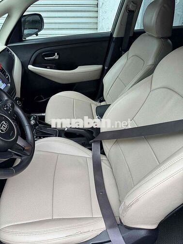 Kia Rondo Vàng cát 7 chỗ