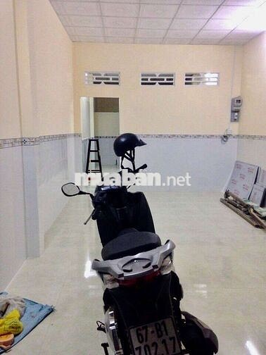 cho thuê nhà mặt tiền ngay ngã tư đường Lạc Long Quân - Lý bôn 