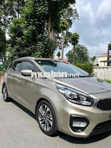 Kia Rondo Vàng cát 7 chỗ