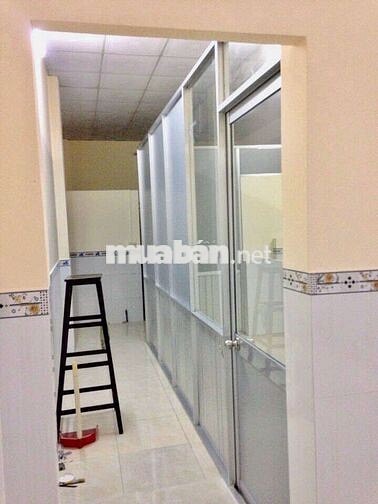 cho thuê nhà mặt tiền ngay ngã tư đường Lạc Long Quân - Lý bôn 