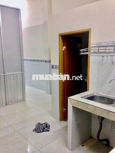 cho thuê nhà mặt tiền ngay ngã tư đường Lạc Long Quân - Lý bôn 