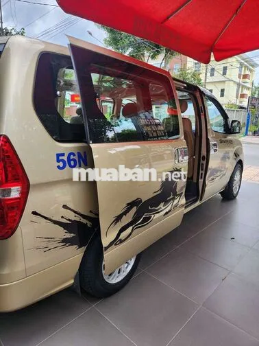 Hyundai Starex 9 chỗ Xăng Số sàn Vàng cát