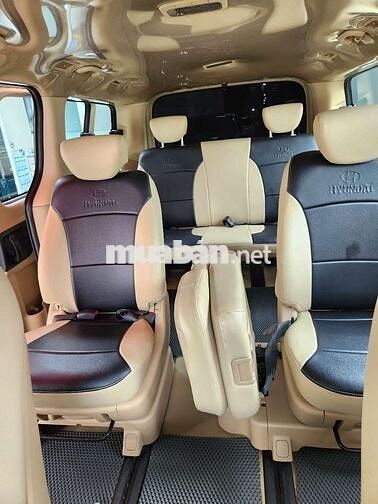 Hyundai Starex 9 chỗ Xăng Số sàn Vàng cát
