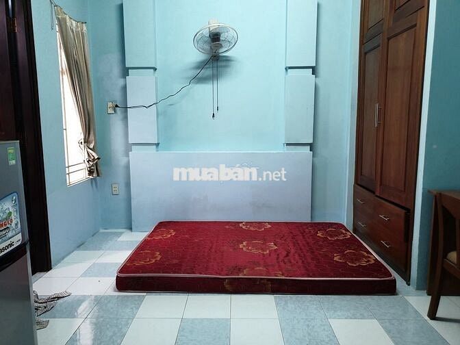 Phòng đối diện sthị Emart PVTrị, gần ĐH CNghiệp, lầu 2, full nội thất