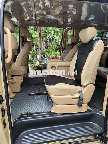 Hyundai Starex 9 chỗ Xăng Số sàn Vàng cát