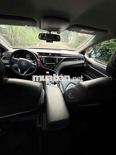 Toyota Camry 5 chỗ Xăng màu Đỏ