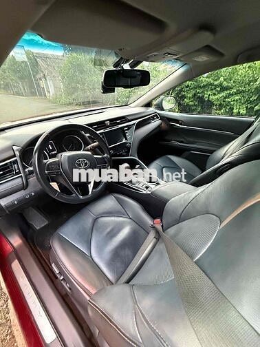 Toyota Camry 5 chỗ Xăng màu Đỏ