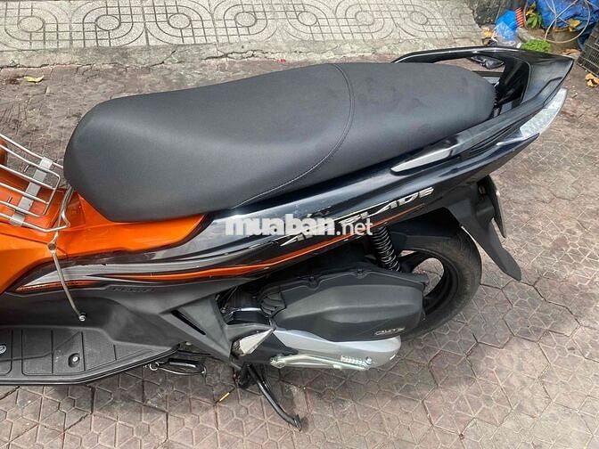 Honda Air Blade mắt cú đen cam