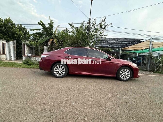 Toyota Camry 5 chỗ Xăng màu Đỏ