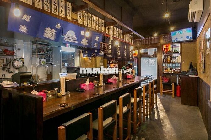 NHÂN VIÊN NHÀ HÀNG NHẬT BẢN 