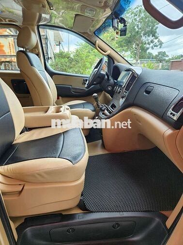 Hyundai Starex 9 chỗ Xăng Số sàn Vàng cát