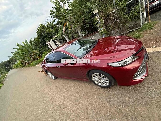 Toyota Camry 5 chỗ Xăng màu Đỏ