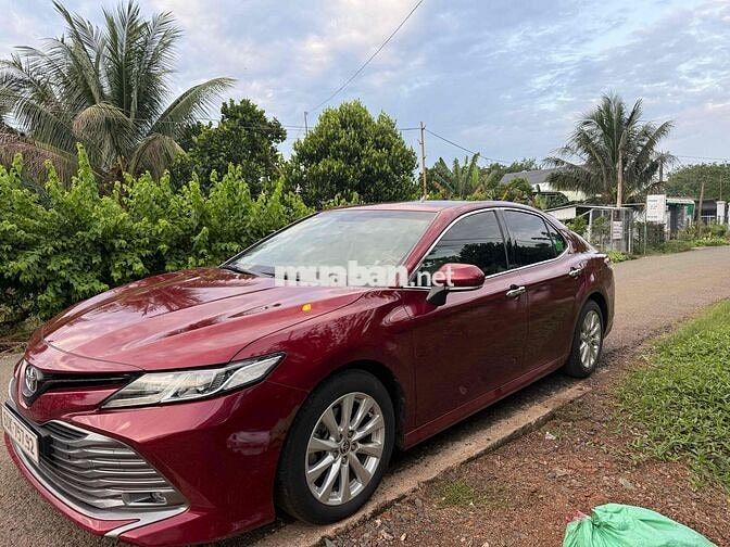 Toyota Camry 5 chỗ Xăng màu Đỏ