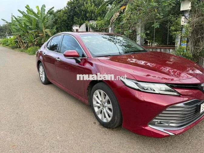 Toyota Camry 5 chỗ Xăng màu Đỏ