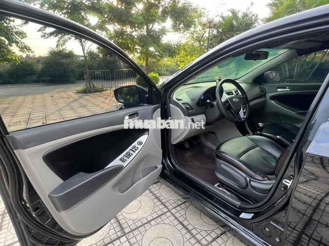 Nhà bán Hyundai Accent Blue 2015 1.4 MT nguyên ban