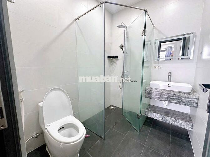 Cho thuê căn hộ quận 4, có ban công rộng